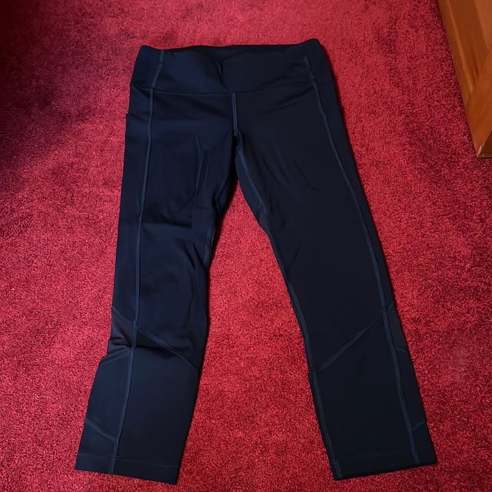 Lululemon Size 6 Navy Capri Leggings